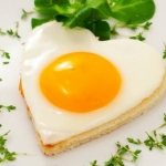 183797_food-hearts-breakfast-fried-eggs-egg-1400x1050-wallpaper_wallpaperwind.com_100