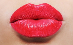 lip-plumping-beauty-ftr